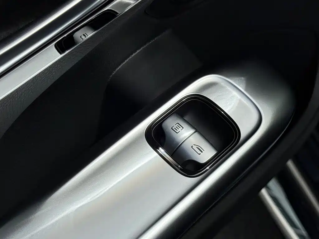 Mercedes-Benz C-Class 2023 — фото 18
