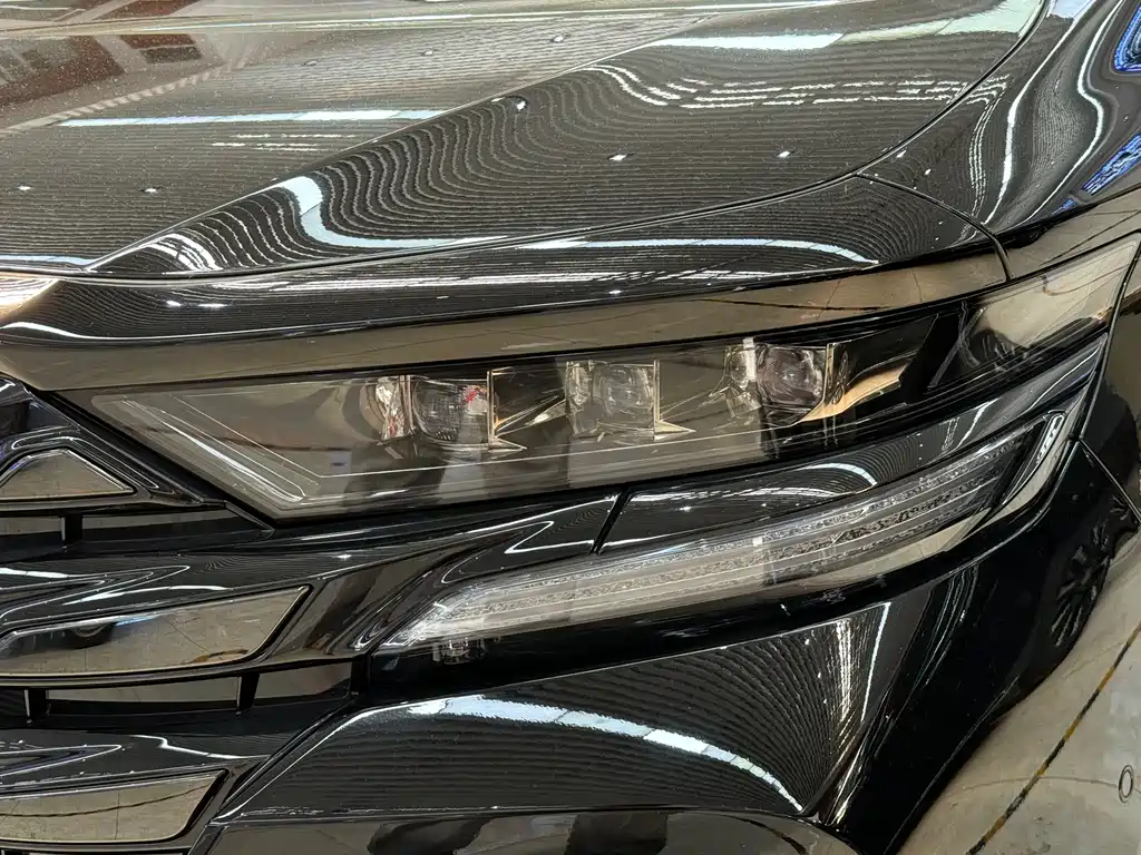 Toyota Vellfire — фото 10