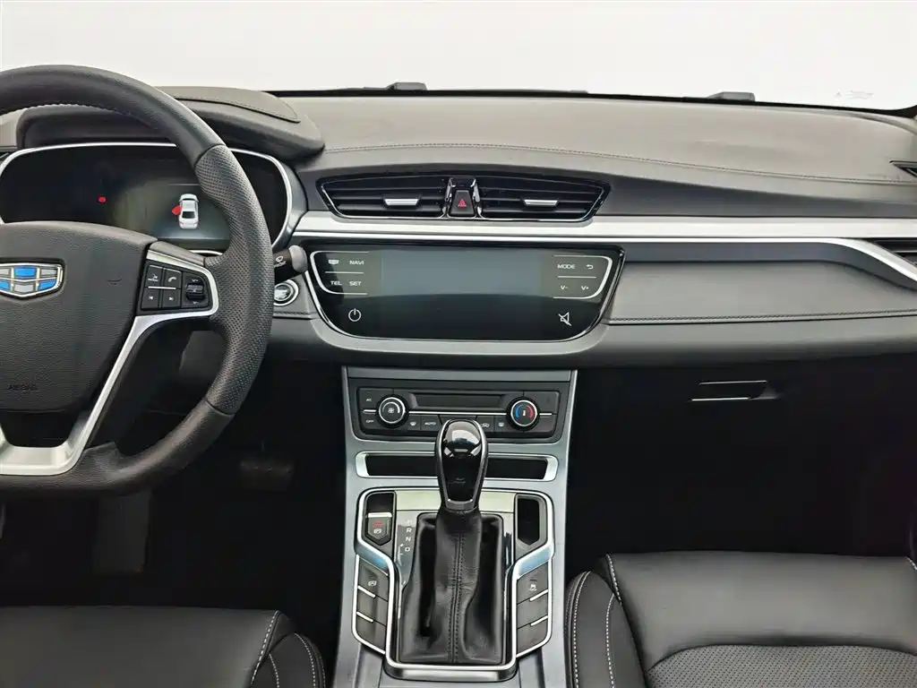 Geely Emgrand 2018 — фото 12