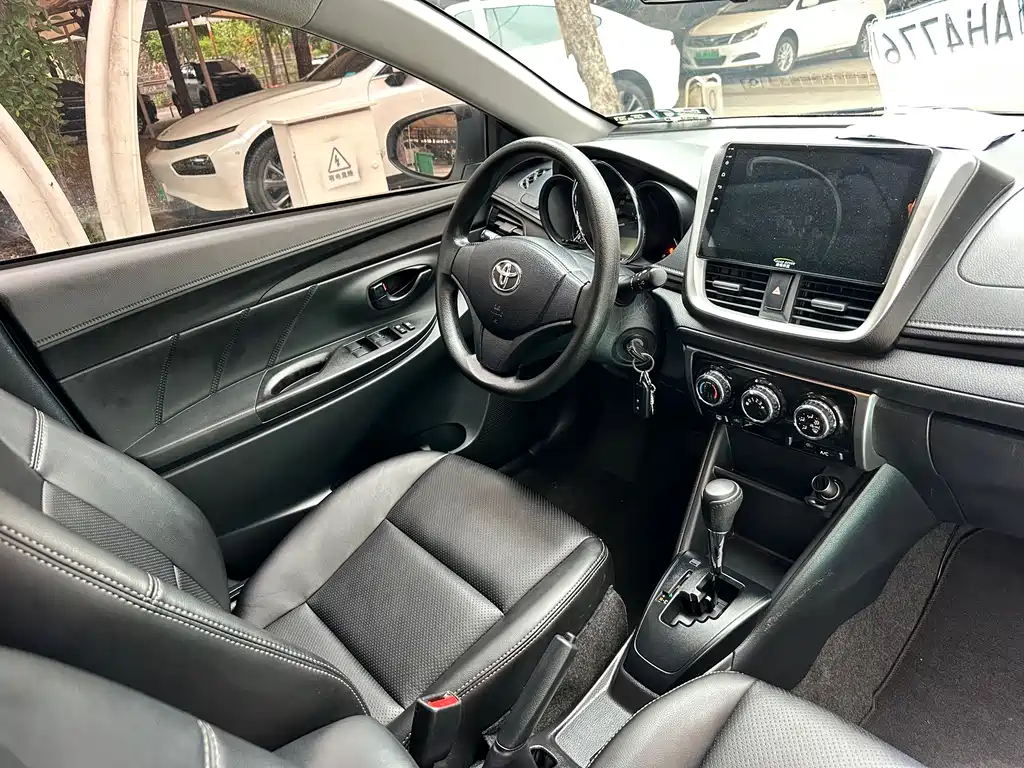 Toyota Yaris L 2020 — фото 19