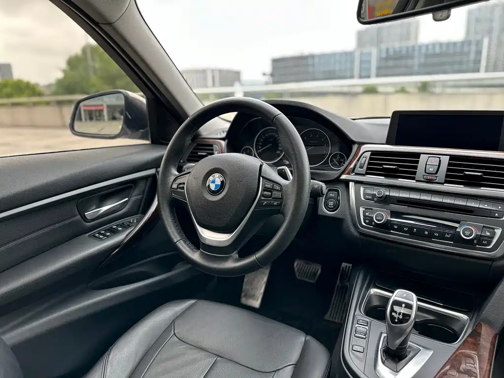 BMW 3 Series 2015 — фото 21