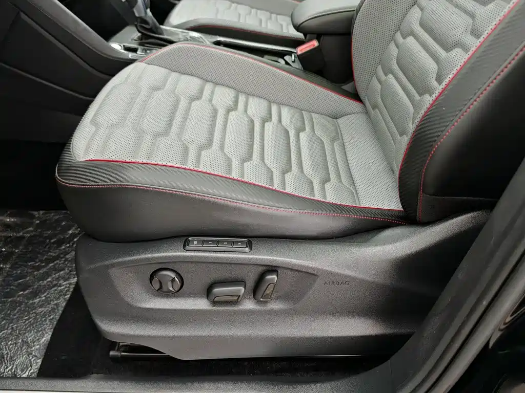 Volkswagen Tiguan L 2023 — фото 20