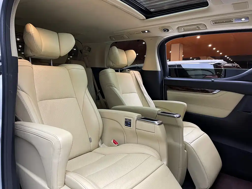 Toyota Alphard 2018 — фото 9