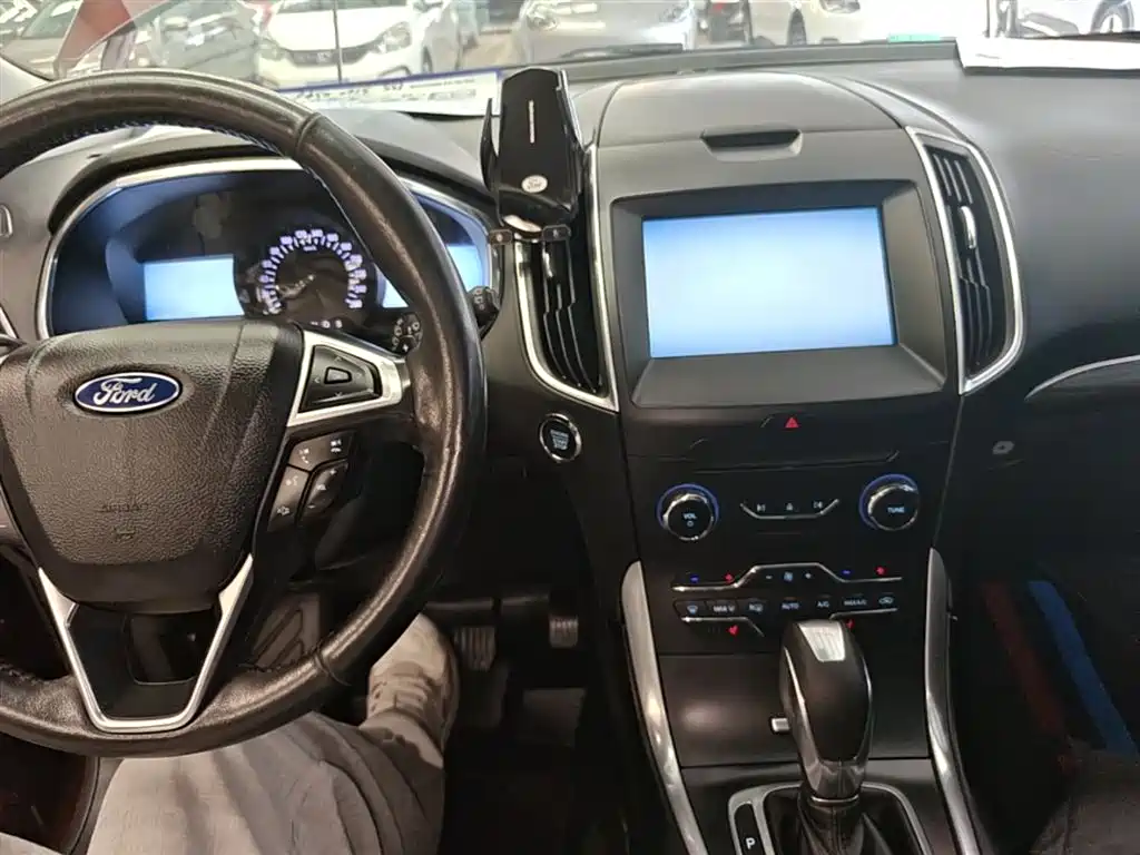 Ford Edge 2016 — фото 10