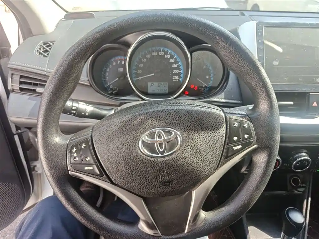 Toyota Yaris L 2019 — фото 11