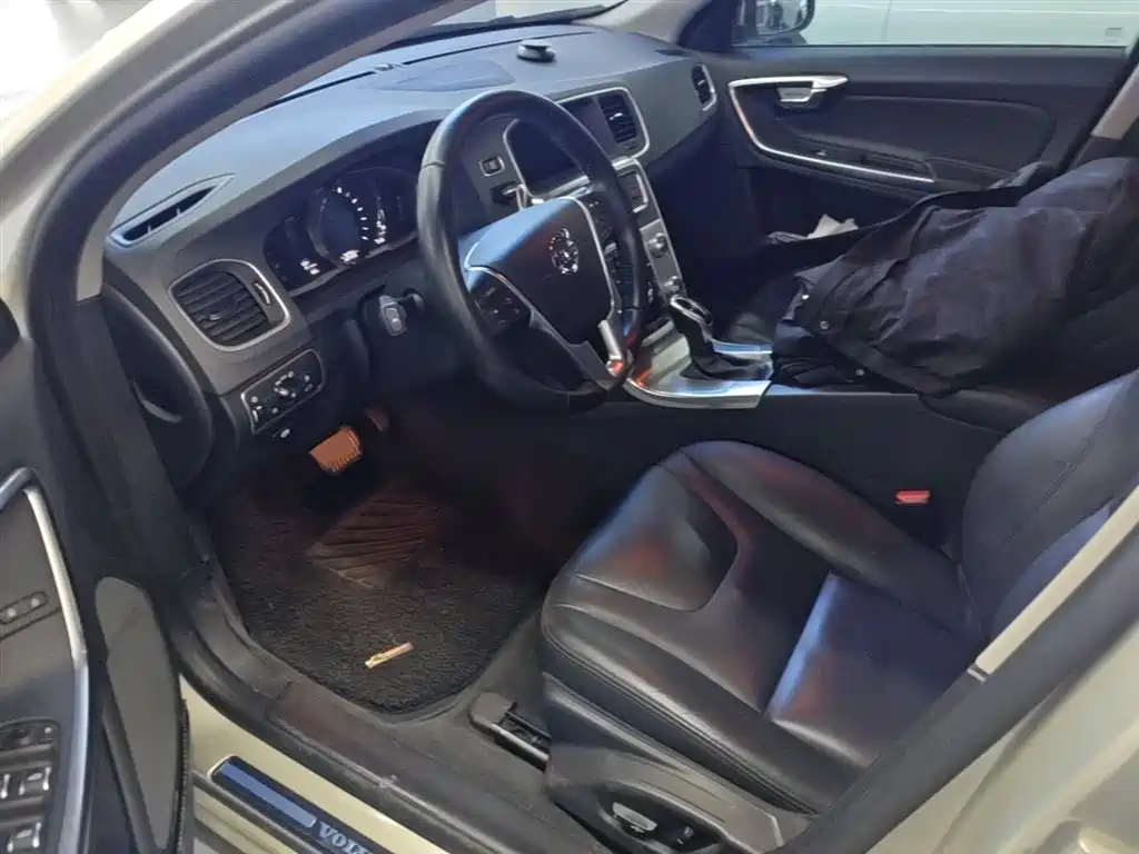 Volvo S60 2016 — фото 15