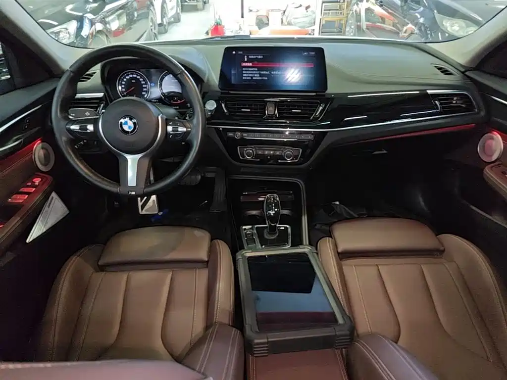 BMW 1 Series 2021 — фото 10