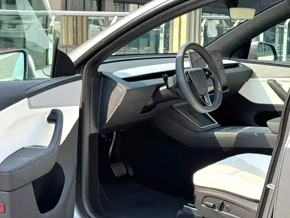 Tesla Model Y 2026