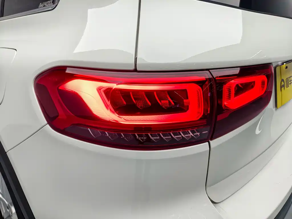 Mercedes-Benz GLB 2022 — фото 13