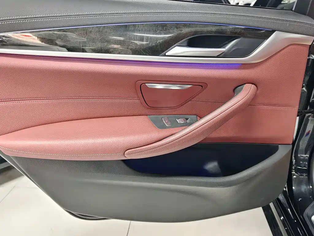BMW 5 Series 2020 — фото 16