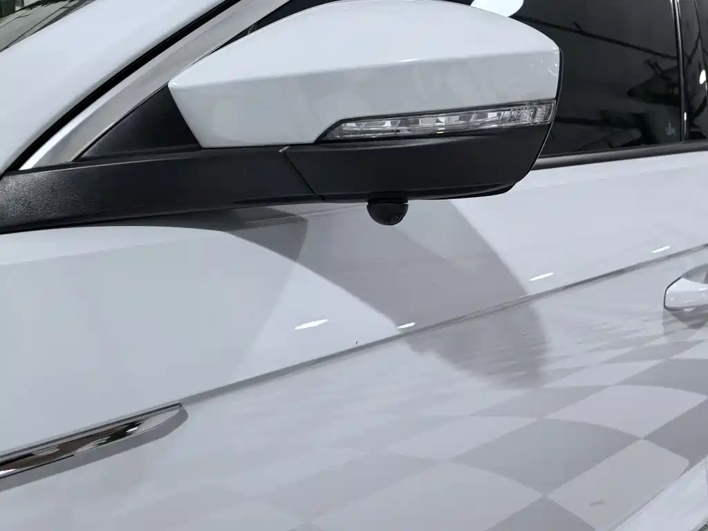 Volkswagen T-Roc 2022 — фото 9