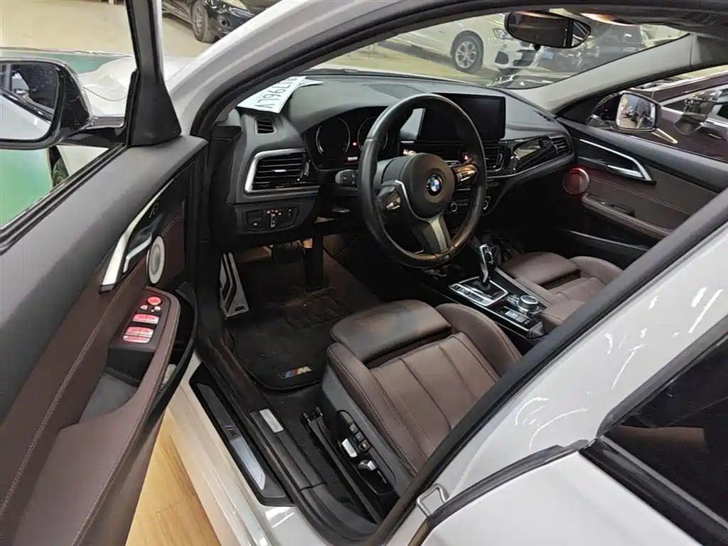 BMW 1 Series 2021 — фото 16