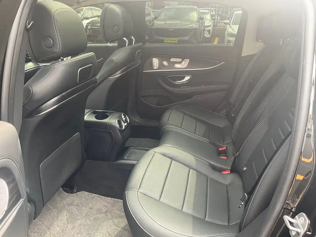 Mercedes-Benz E-Class 2019 — фото 15