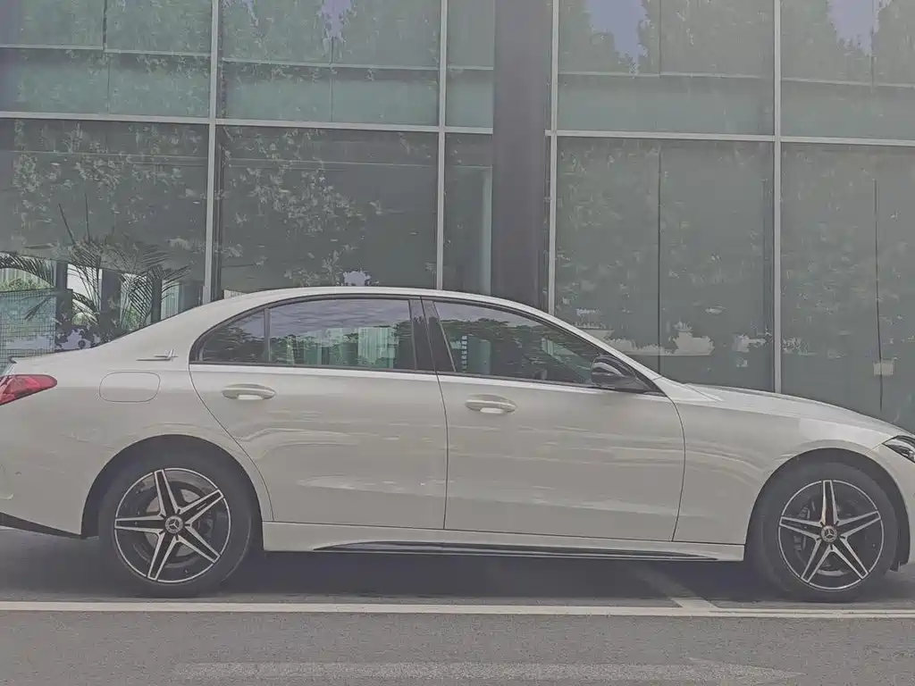 Mercedes-Benz C-Class 2024