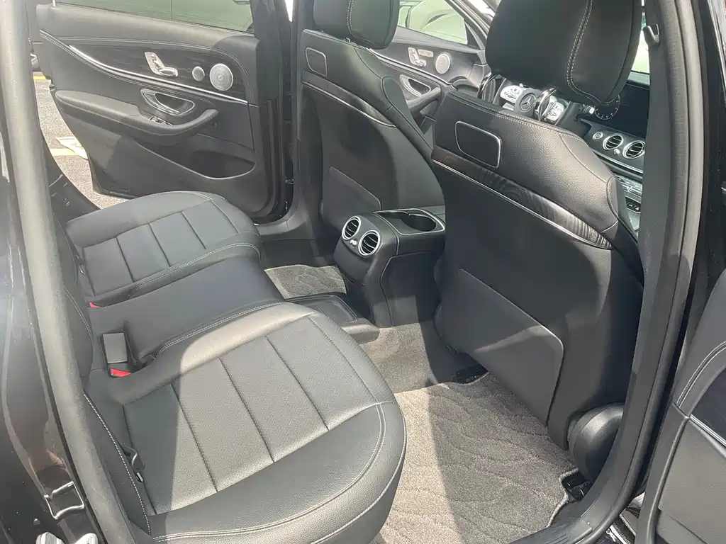 Mercedes-Benz E-Class 2019 — фото 16