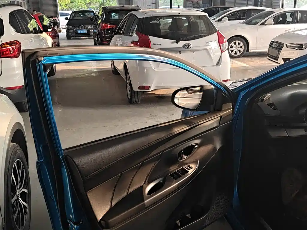 Toyota Yaris L 2016 — фото 8