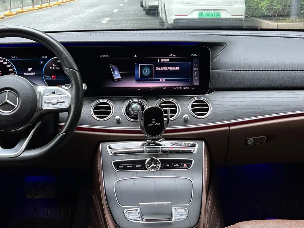 Mercedes-Benz E-Class 2020 — фото 10