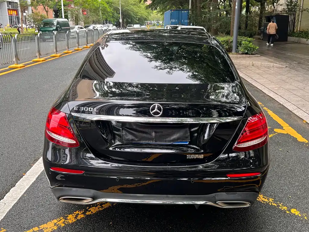 Mercedes-Benz E-Class 2020 — фото 19