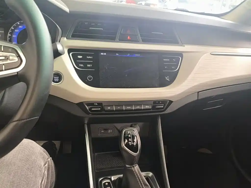 Geely Vision X3 2020 — фото 13