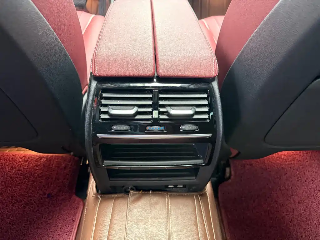 BMW 5 Series 2021 — фото 9