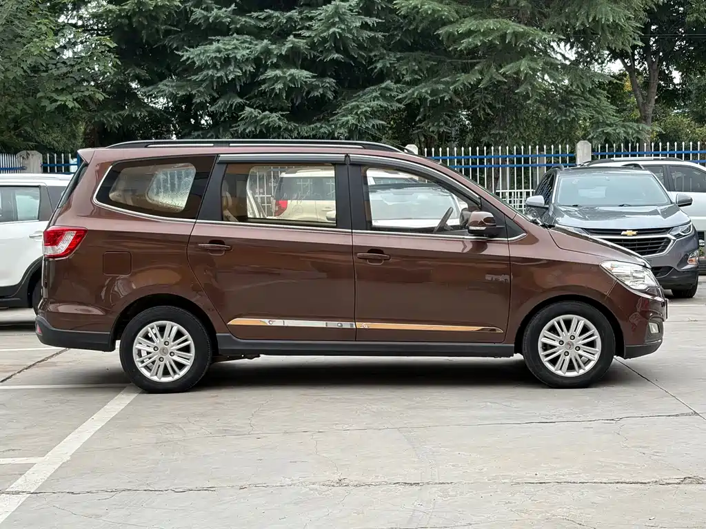 Wuling Hongguang 2017 — фото 16