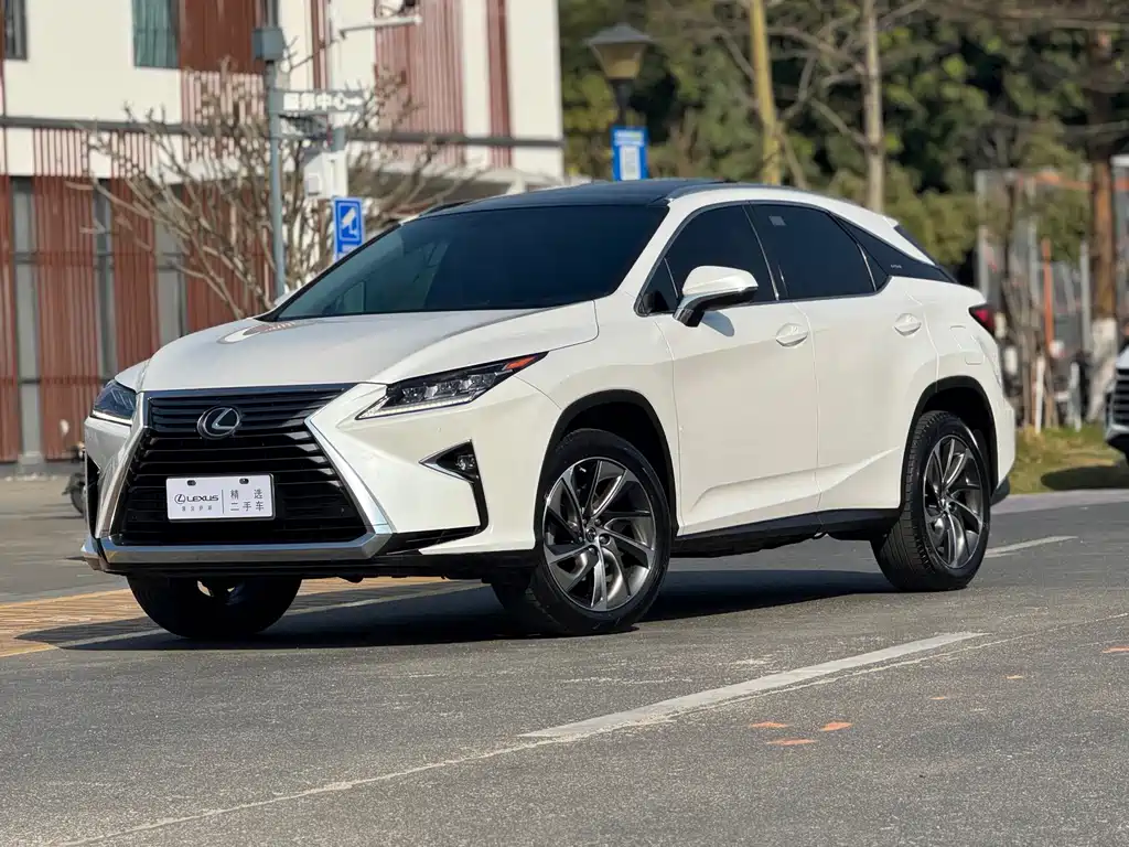 Lexus RX 2018 — фото 1