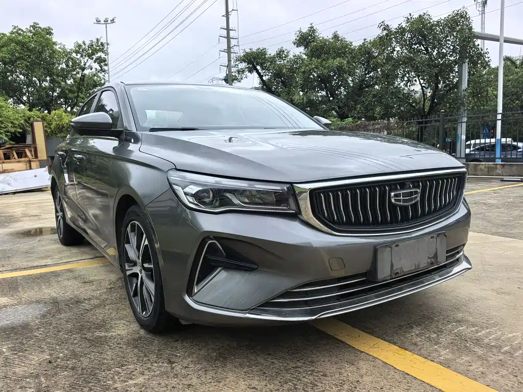 Geely Emgrand 2022