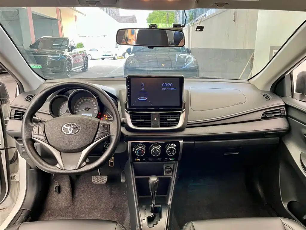 Toyota Yaris L 2021 — фото 8