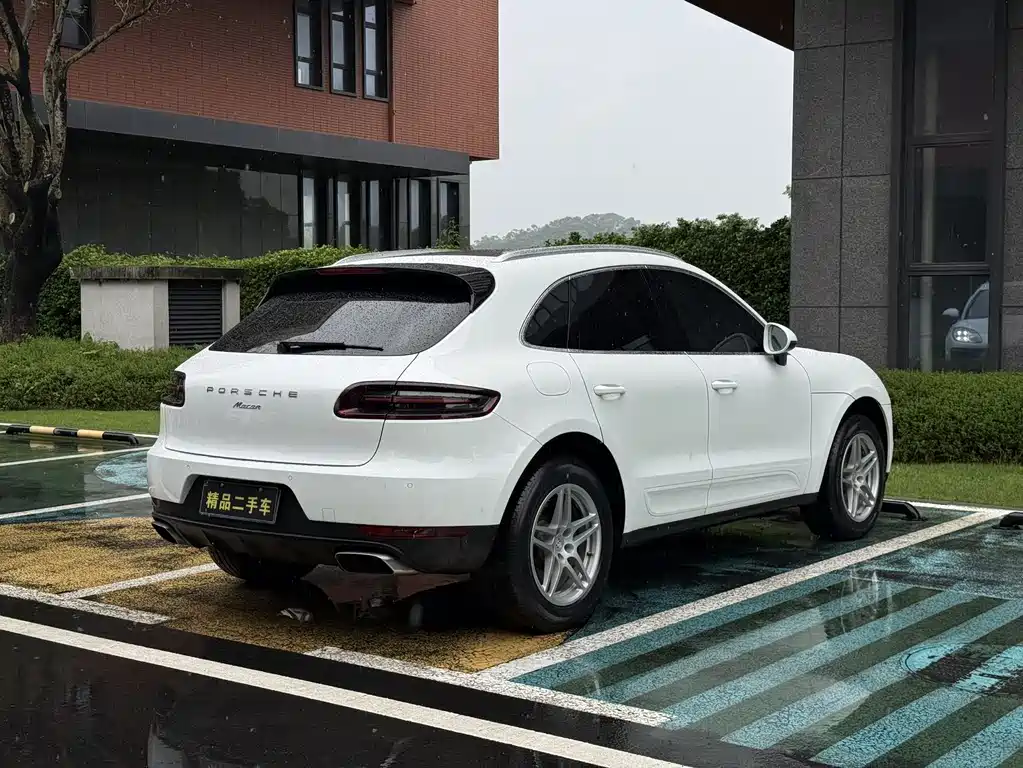 Porsche Macan 2018 — фото 12