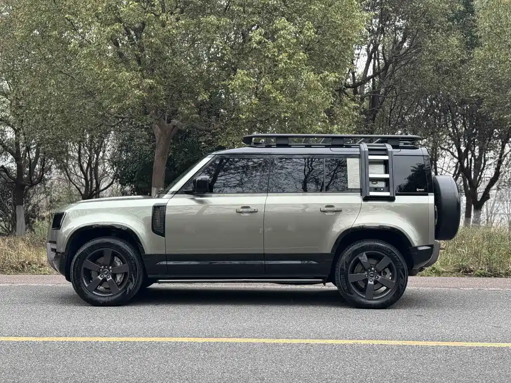 Land Rover Defender 2023 — фото 7