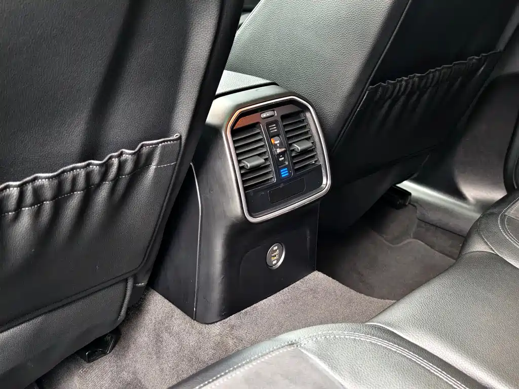 Porsche Macan 2019 — фото 11