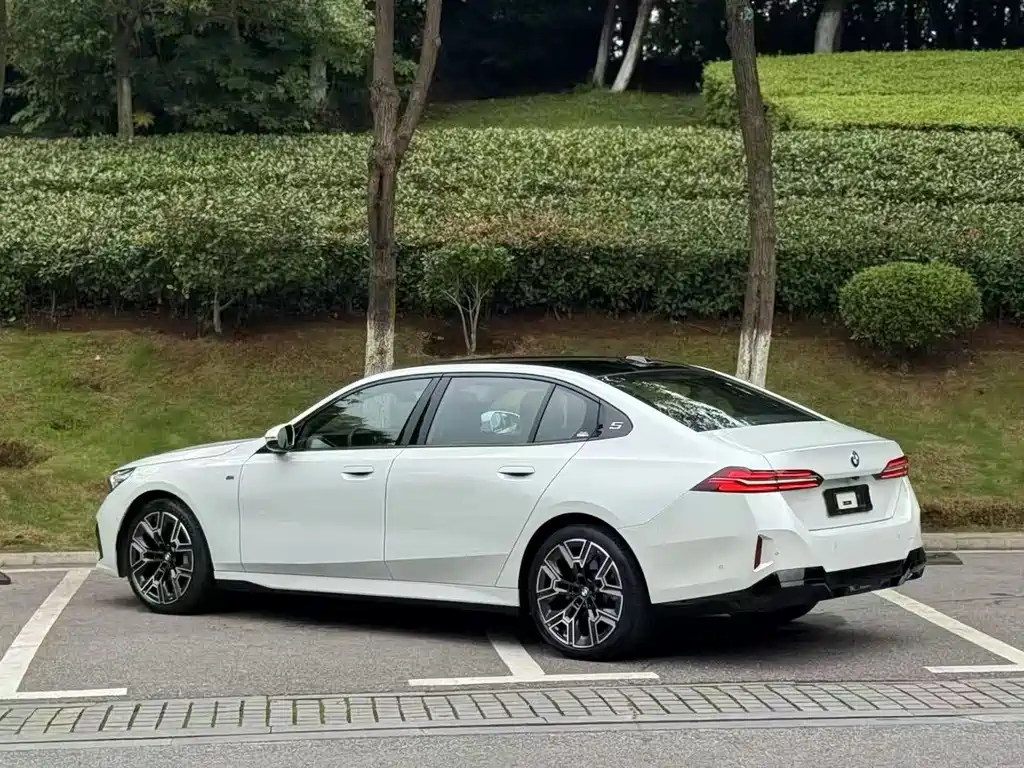 BMW 5 Series 2025