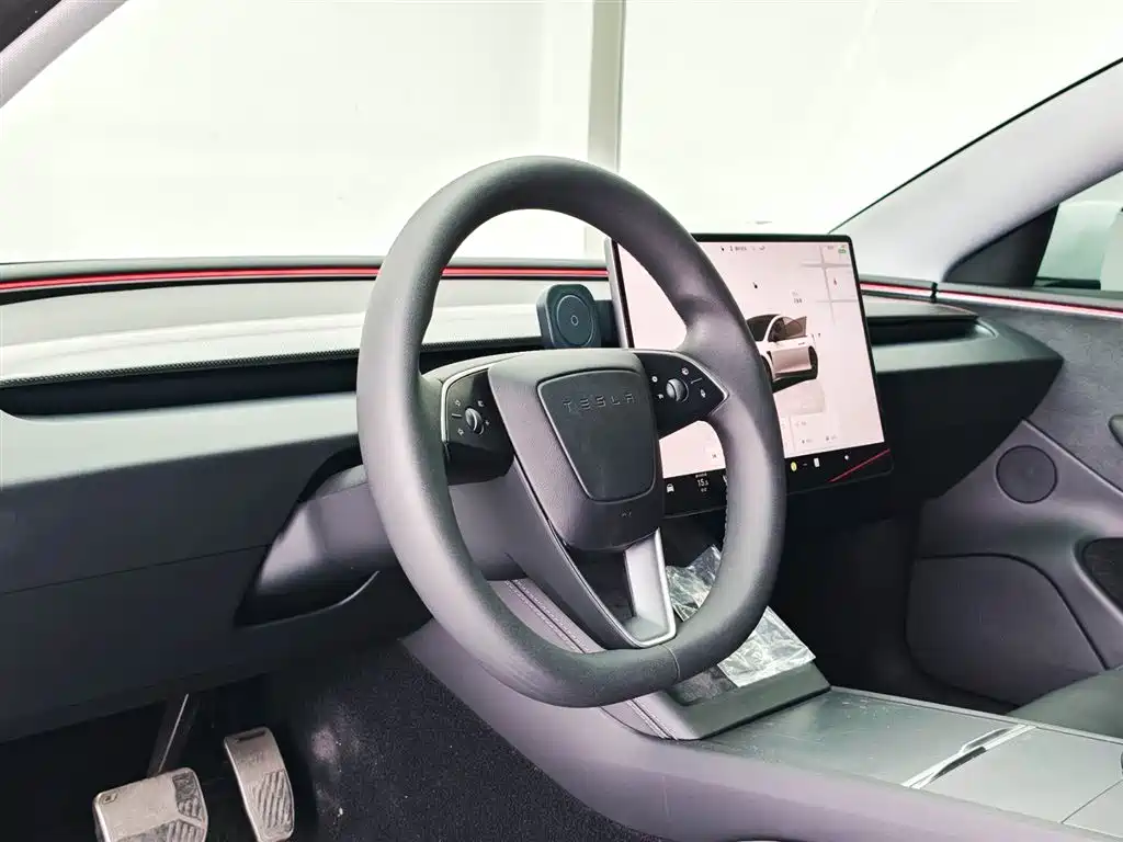 Tesla Model 3 2025 — фото 19