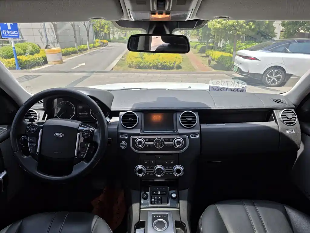 Land Rover Discovery 2015 — фото 6