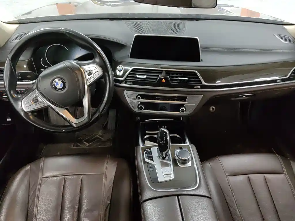 BMW 7 Series 2016 — фото 8