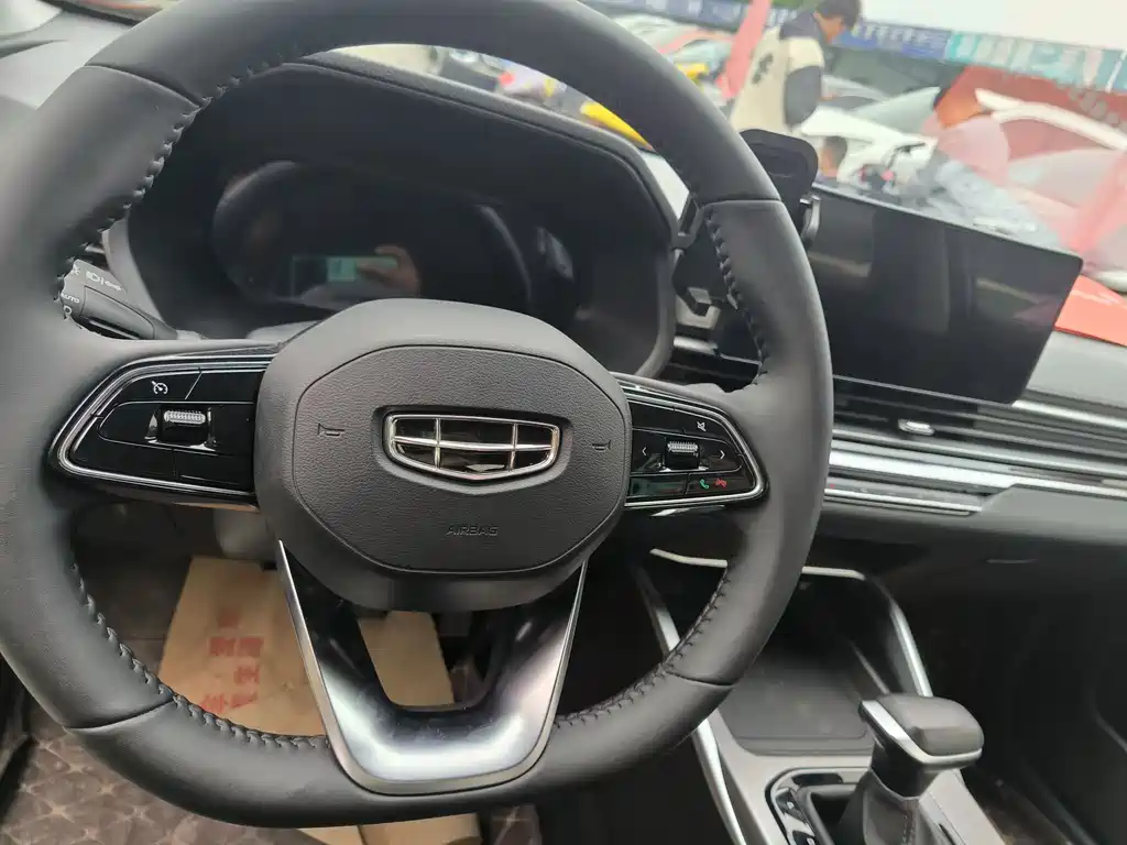 Geely Emgrand 2022