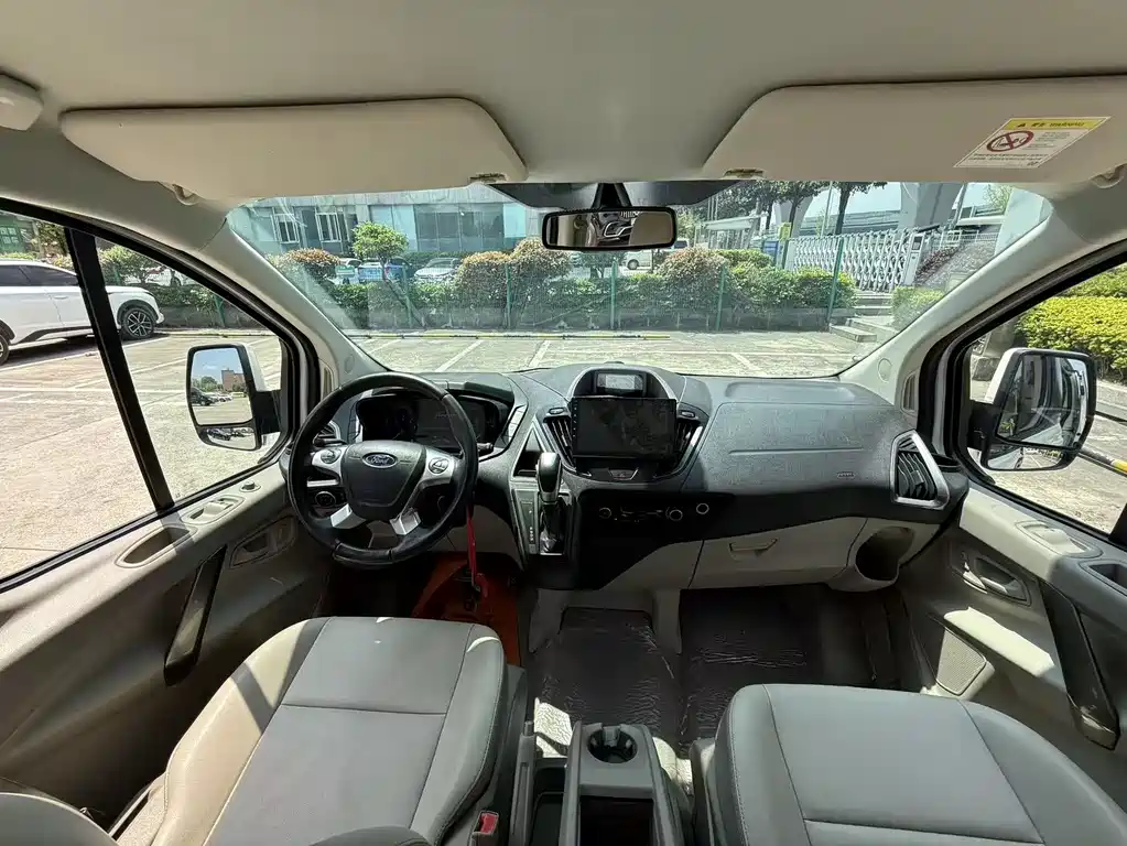 Ford Tourneo 2017 — фото 19