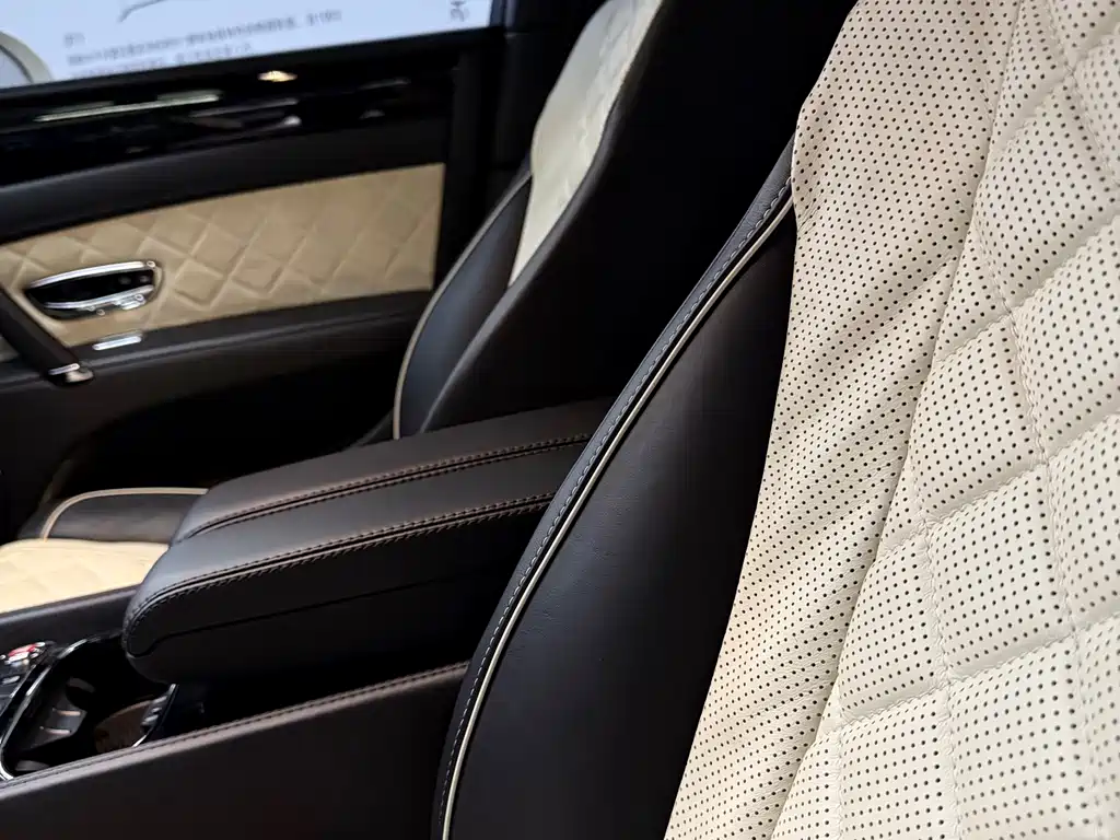 Bentley Flying Spur 2019 — фото 12
