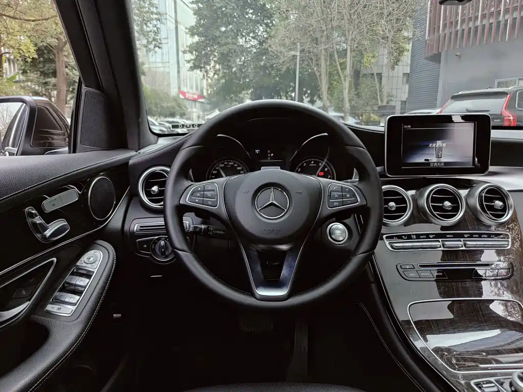 Mercedes-Benz GLC 2017 — фото 13