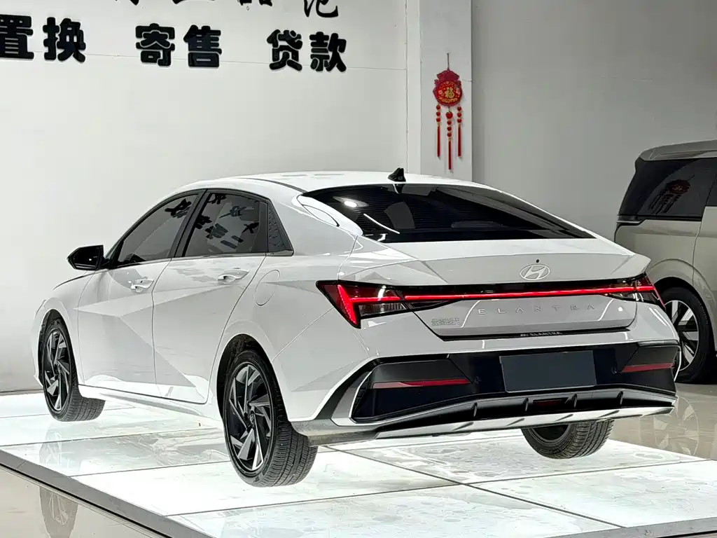 Hyundai Elantra 2023