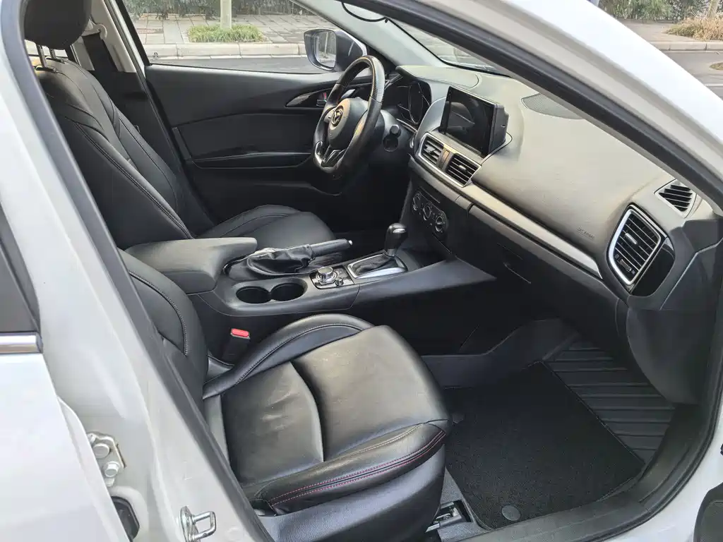 Mazda 3 Axela 2016 — фото 12