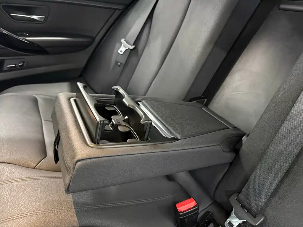BMW 3 Series 2019 — фото 13