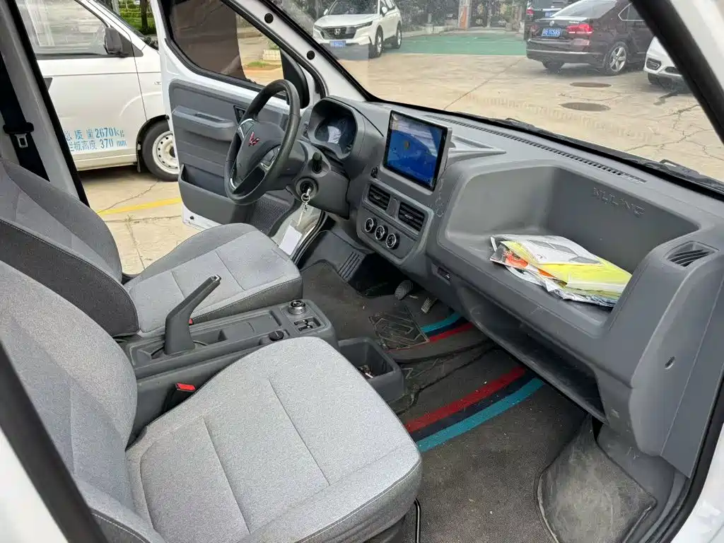 Wuling Yangguang 2025