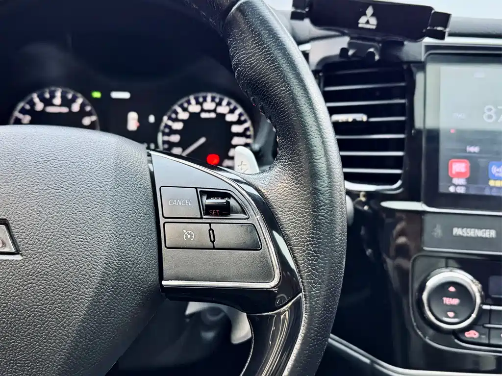 Mitsubishi Outlander 2018 — фото 20