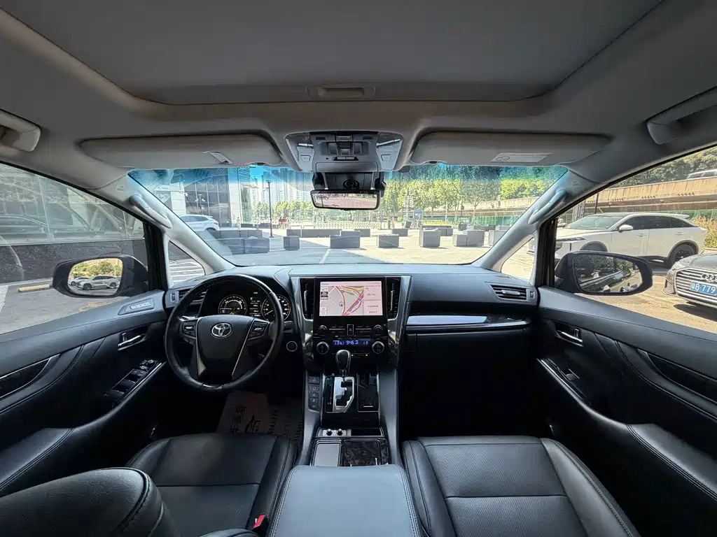 Toyota Vellfire 2022 — фото 15