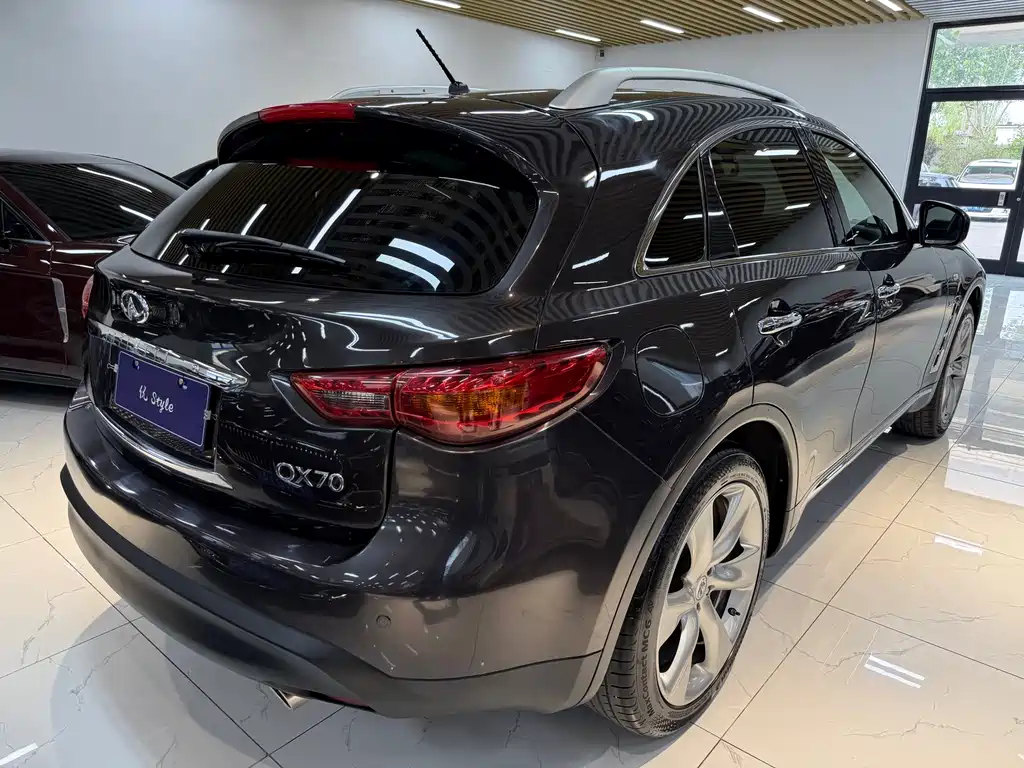 Infiniti QX70 2014 — фото 24