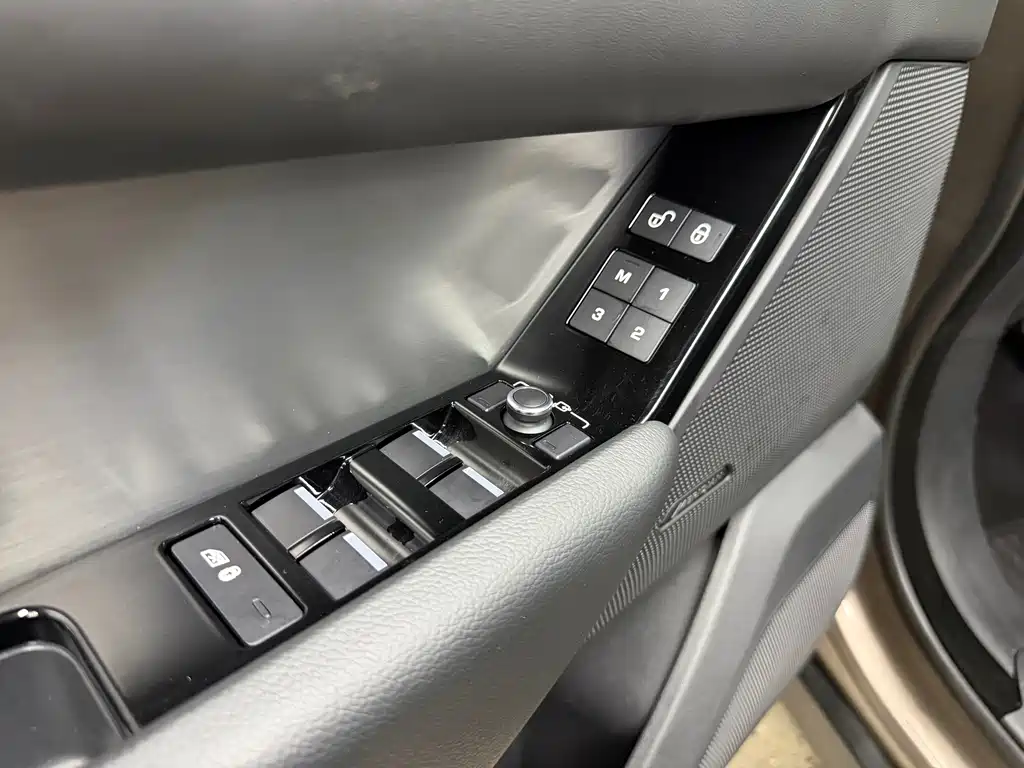 Land Rover Range Rover Velar 2018 — фото 18