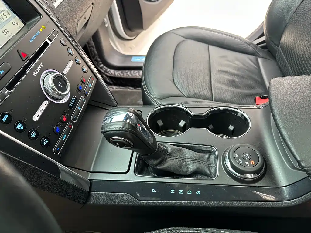 Ford Explorer 2019 — фото 12