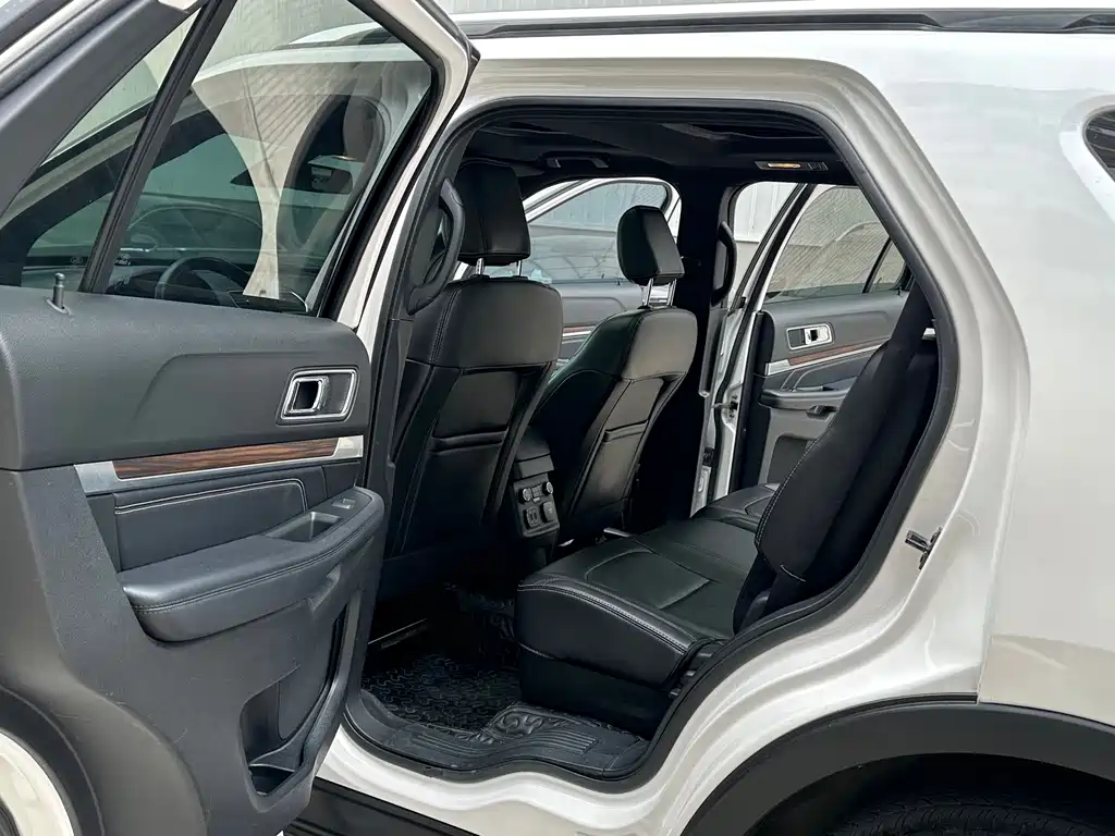 Ford Explorer 2019 — фото 10