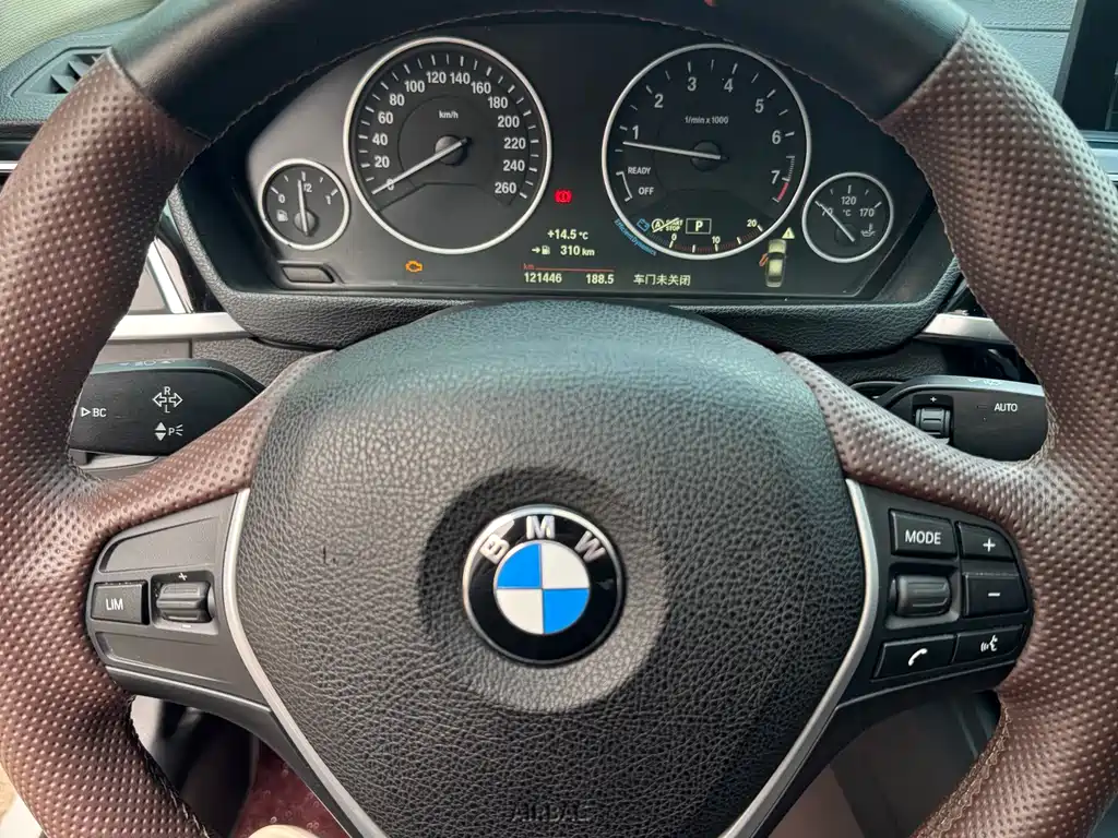 BMW 3 Series 2019 — фото 19
